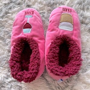 AM/PM snoozies fuzzy slippers, very soft interior, large fit (size 8-10)